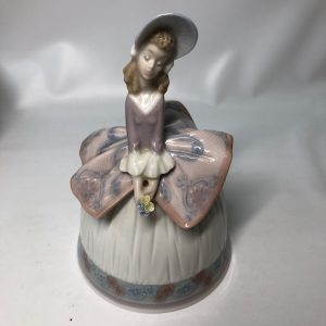 リアドロ　フィギュア　貴婦人　テーブルベル