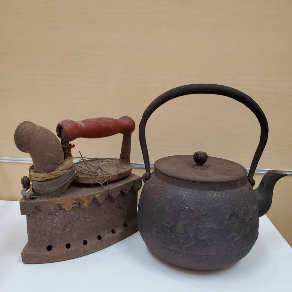鉄瓶など、昔の鉄製の道具