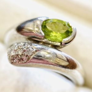 Pt900 ペリドット メレダイヤリング