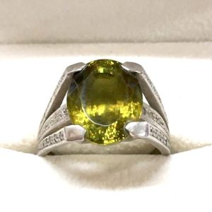 Pt900 ペリドット付き リング