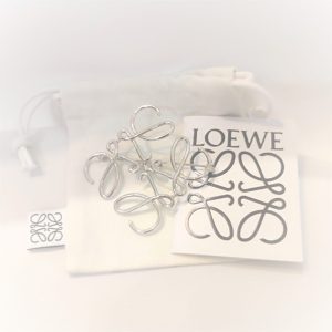 LOEWE ロエベ アナグラムブローチ