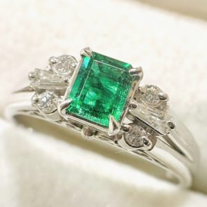 Pt900(プラチナ900) エメラルドリング