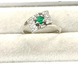Pt900/プラチナ900 エメラルド メレダイヤ リング