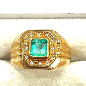 K18/18金 エメラルド 1.00ct メレ 0.08ct リング 指輪