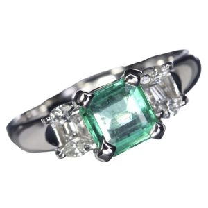 Pt900 エメラルド リング
