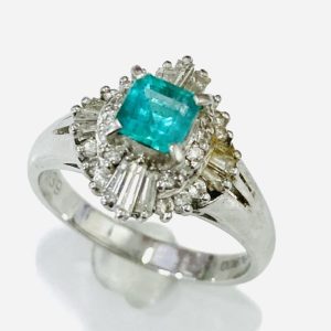 Pt900 エメラルド＆メレダイヤモンド付きリング