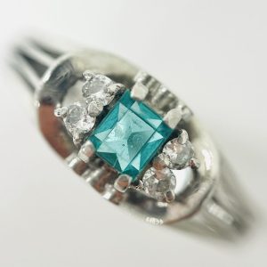 Pt900 エメラルド0.18ct＆メレダイヤ0.06ct付リング