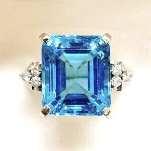 Pt900 ブルートパーズ付き リング