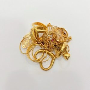 金のアクセサリー