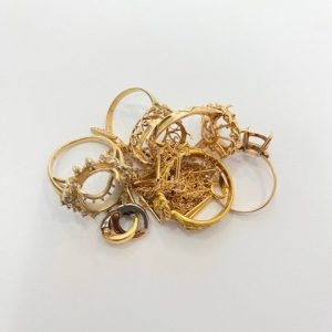 金のアクセサリー