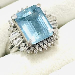 Pt900リング アクアマリン4.08ct メレダイヤ0.44ct
