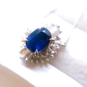 Pt900 サファイヤネックレス