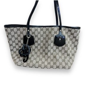 GUCCI　チャーム付き　トートバッグ　GGキャンバス　