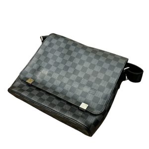 Louis Vuitton ダミエグラフィット メッセンジャーバッグ