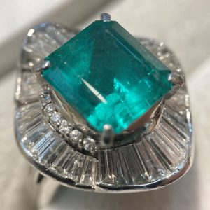 Pt900 エメラルド7.29ct メレダイヤ0.92ct リング