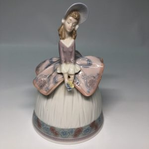 リヤドロ　春の貴婦人　卓上ベル　フィギュリン