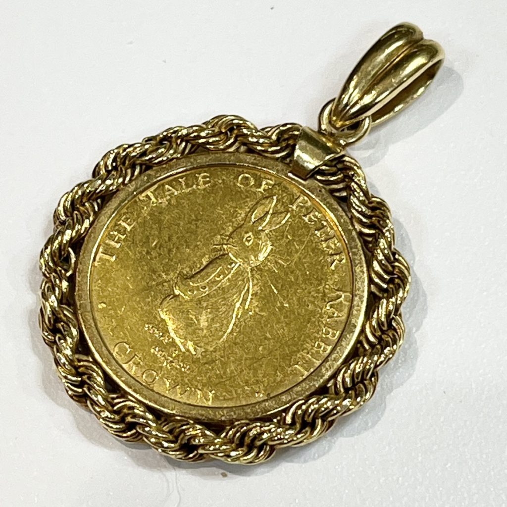 K18 18金 枠 ピーターラビット コイン ペンダントトップの買取実績 | 買取専門店さすがや