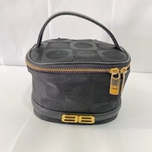 バレンシアガバニティーバッグ