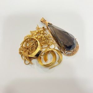 金のアクセサリー