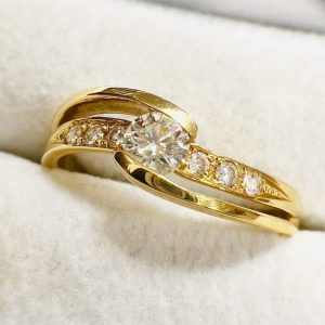 K18 18金 ダイヤモンド0.30ct メレダイヤ0.10ct リング