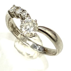 Pt1000 0.65ct&0.12ctダイヤモンド付きリング
