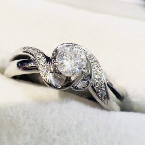 Pt900 プラチナ ダイヤモンド0.330ct メレダイヤモンド0.05ct リング