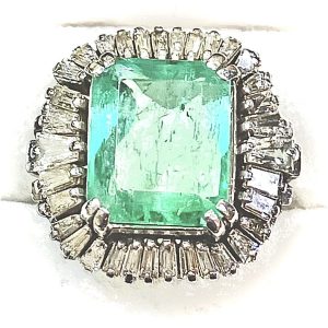 Pt900(プラチナ900)エメラルド メレダイヤリング