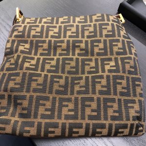 FENDI  フェンディ　ワンショルダーバック