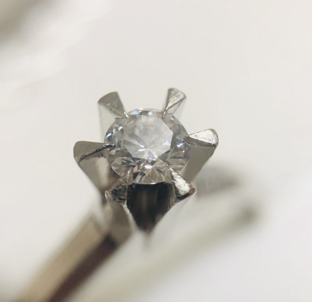 Pt900(プラチナ900) ダイヤモンド0.26ct 縦爪リングの買取実績 | 買取