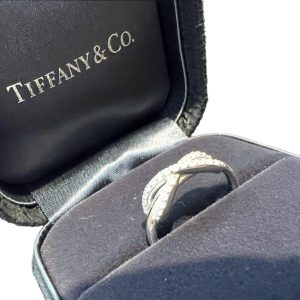 Tiffany & Co.　インフィニティリング　K18WG　メレダイヤ付き