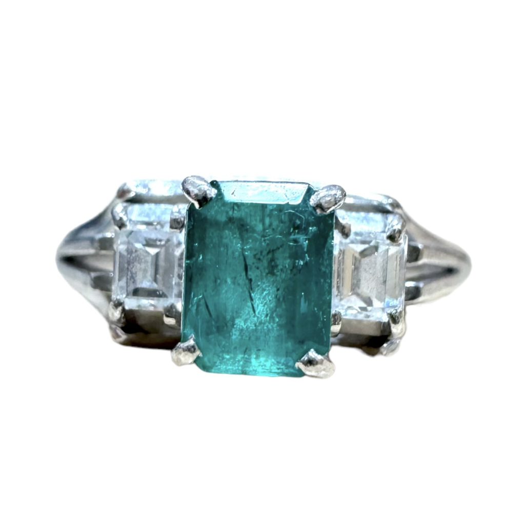 Pt900 プラチナ900 エメラルド0.5ct メレダイヤ付き リングの買取実績 