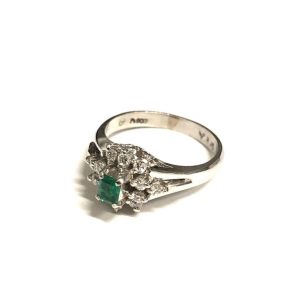 Pt900 プラチナ エメラルド メレ リング