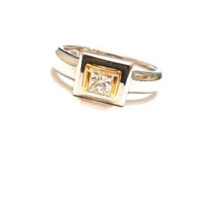 Pt900/K18 メレダイヤ デザインリング