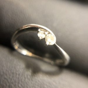 Pt900(プラチナ900)メレダイヤリング