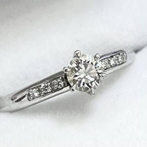 Pt900 0.52Ct 0.28Ct ダイヤモンドリング