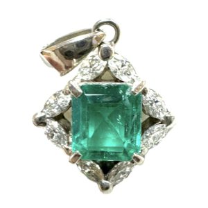 K18WG エメラルド1.2ct メレダイヤ0.5ct ペンダントトップ