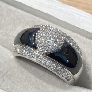 K18WG メレ0.62ct オニキス ハートモチーフリング