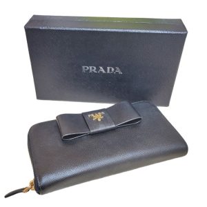 PRADA サフィアーノ フィオッコ 財布
