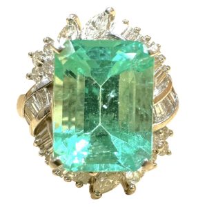 Pt900 プラチナ900 エメラルド3.7ct メレダイヤ0.72ct リング