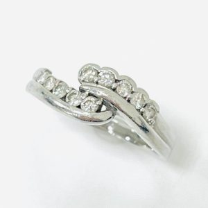 Pt900 メレダイヤ0.3ct付きリング