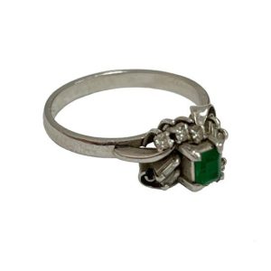 Pt900 エメラルド付リング