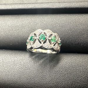 Pt900リング MD0.16ct ME0.5ct