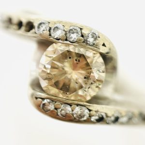 K18WG ダイヤモンド0.75ct＆メレダイヤ0.15ct付きリング