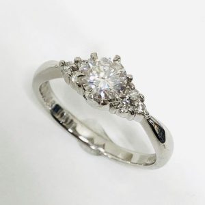 PT900　ダイヤ0.4ct＆メレダイヤ0.07ct付きリング