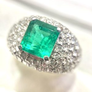 Pt900(プラチナ900) エメラルド メレダイヤ リング