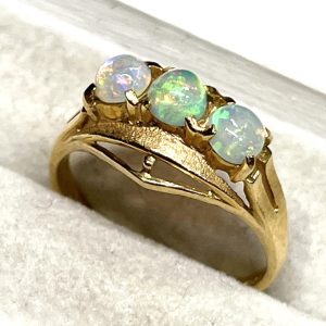 K18 18金 ホワイトオパール付きリング