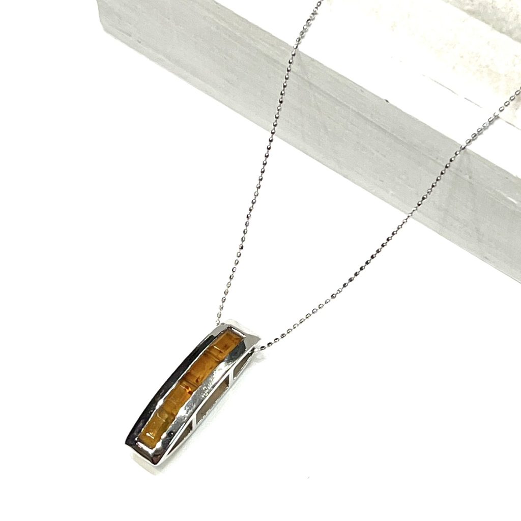 K18WG 18金ホワイトゴールド 琥珀付き ネックレス