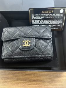 シャネル三つ折り財布