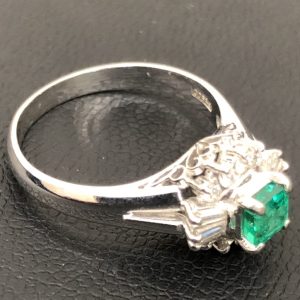 Pt900リング エメラルド