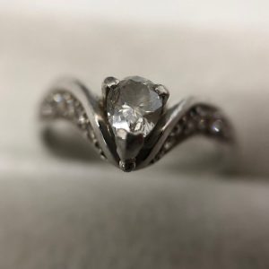 K18WGダイヤモンド付きリング